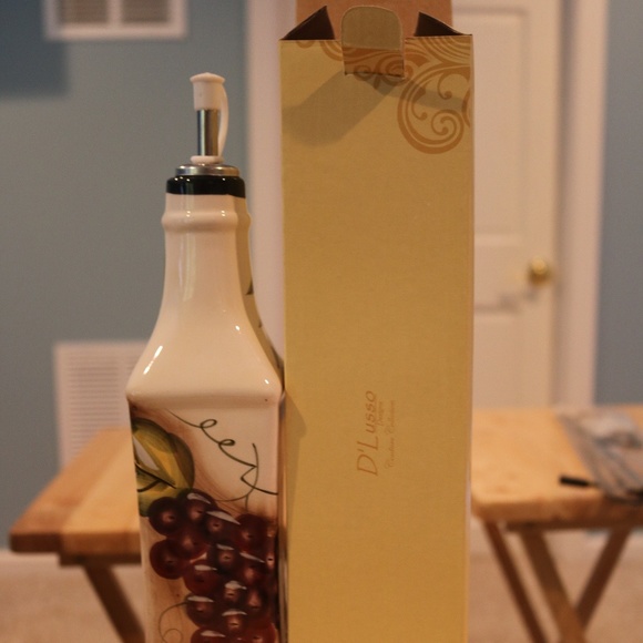 d'lusso Other - D'Lusso Olive Oil Bottle